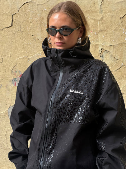 Gros plan sur la veste portée